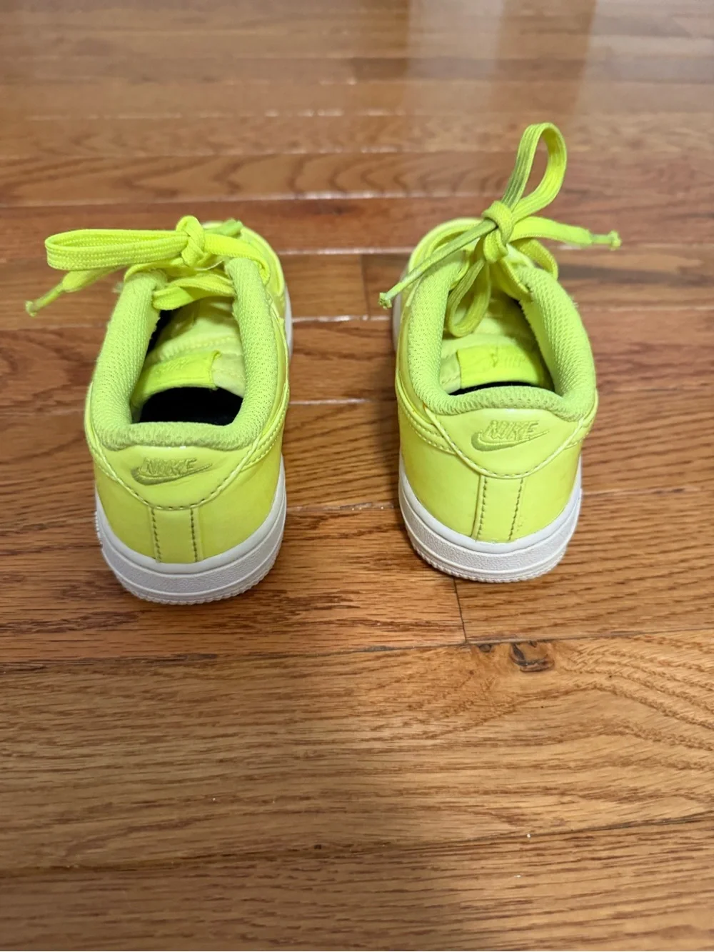 Nike Kids Bright Neon Yellow Low-Top sneakers Nike Air Force 1